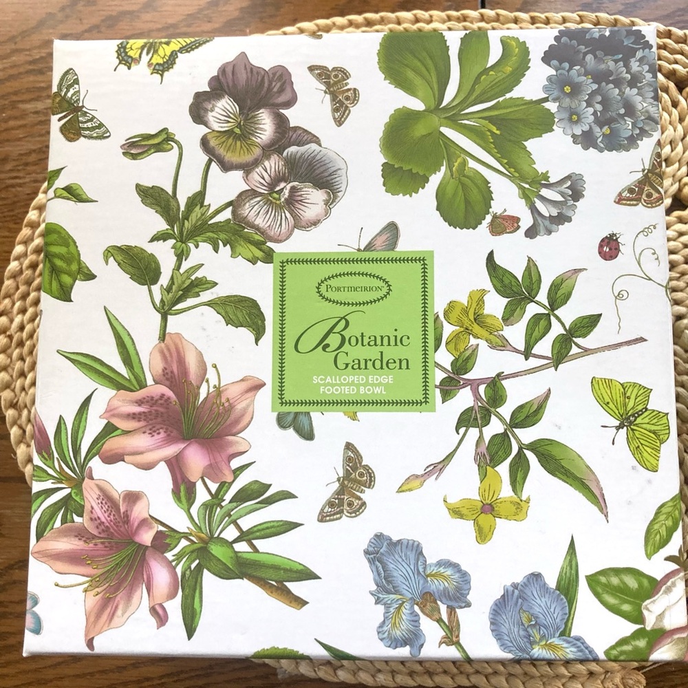New Gift Boxed Portmeirion Botanic Garden scalloped edge footed bowl. - Picture 5 of 12